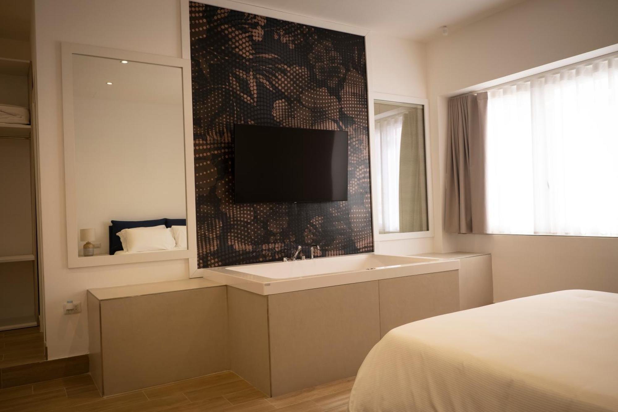 Monumental Luxury Rooms Caserta Exterior photo