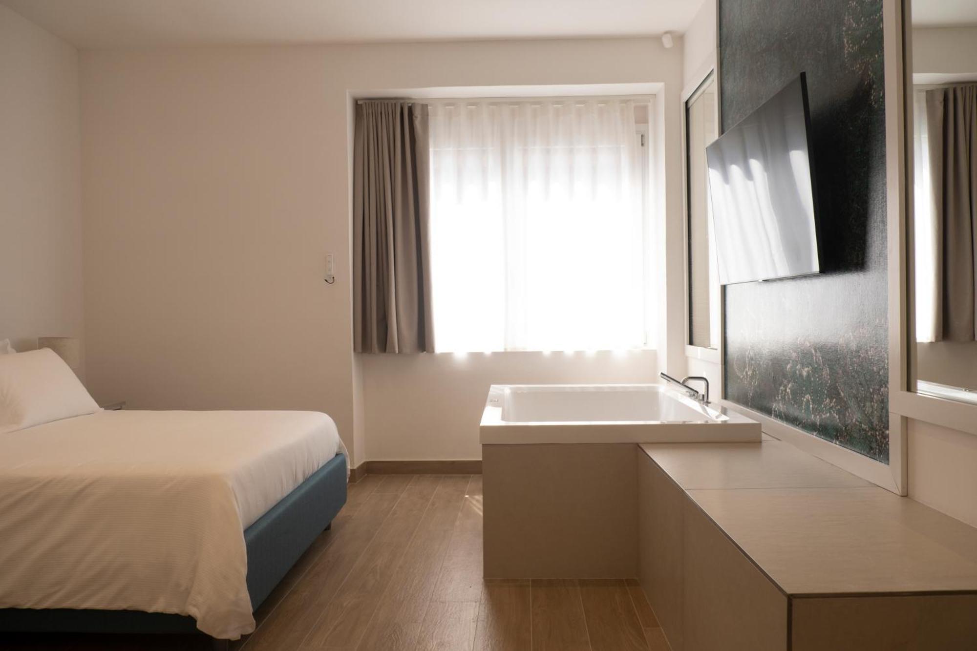 Monumental Luxury Rooms Caserta Exterior photo