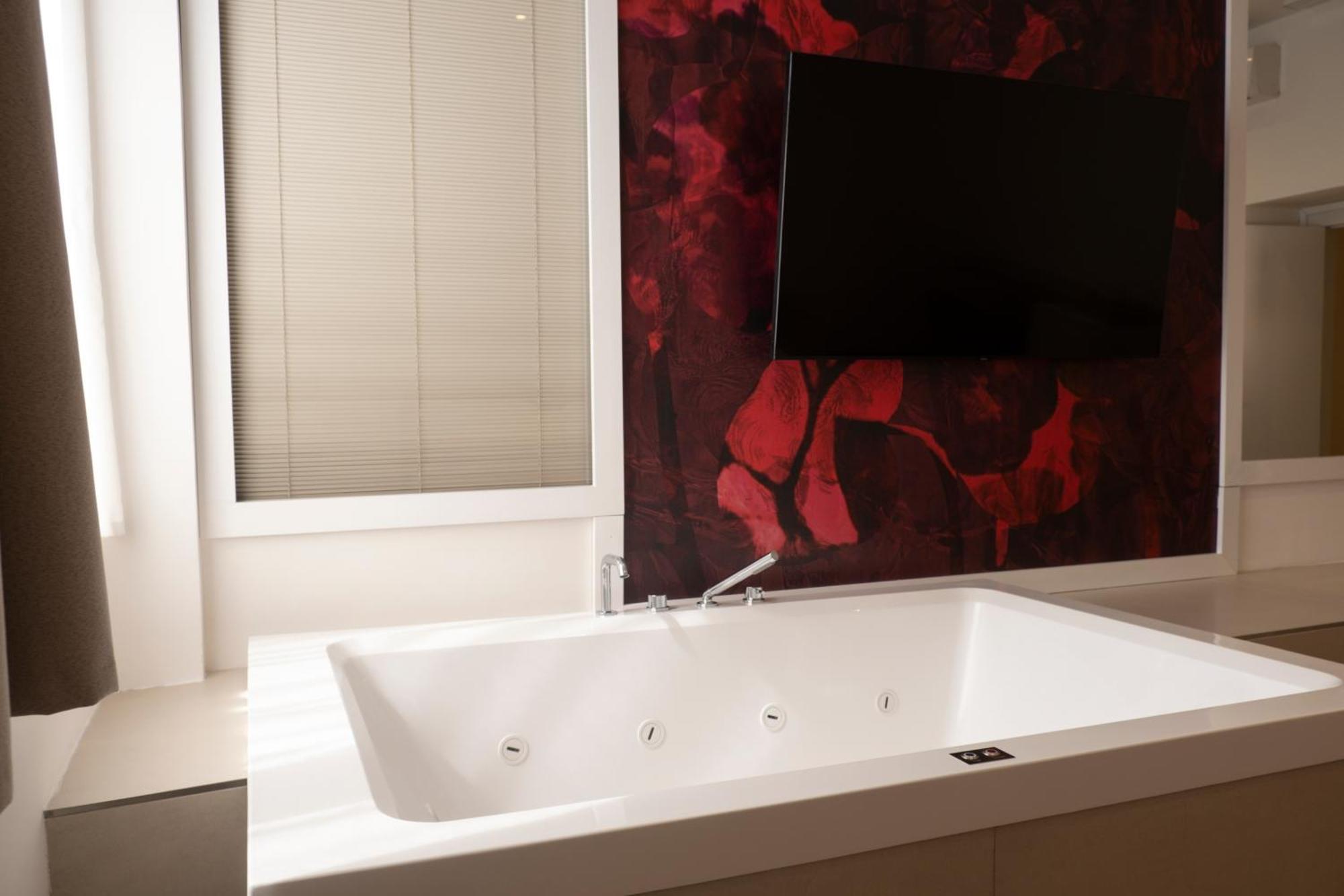 Monumental Luxury Rooms Caserta Exterior photo