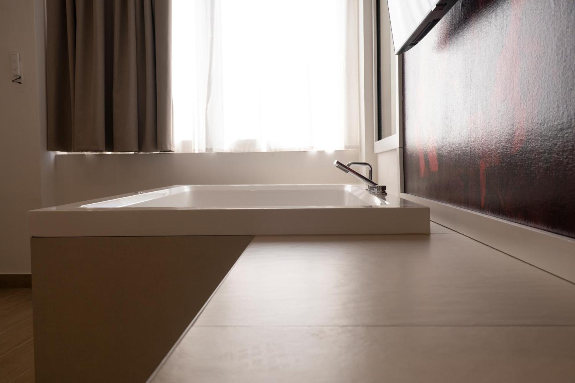 Monumental Luxury Rooms Caserta Exterior photo