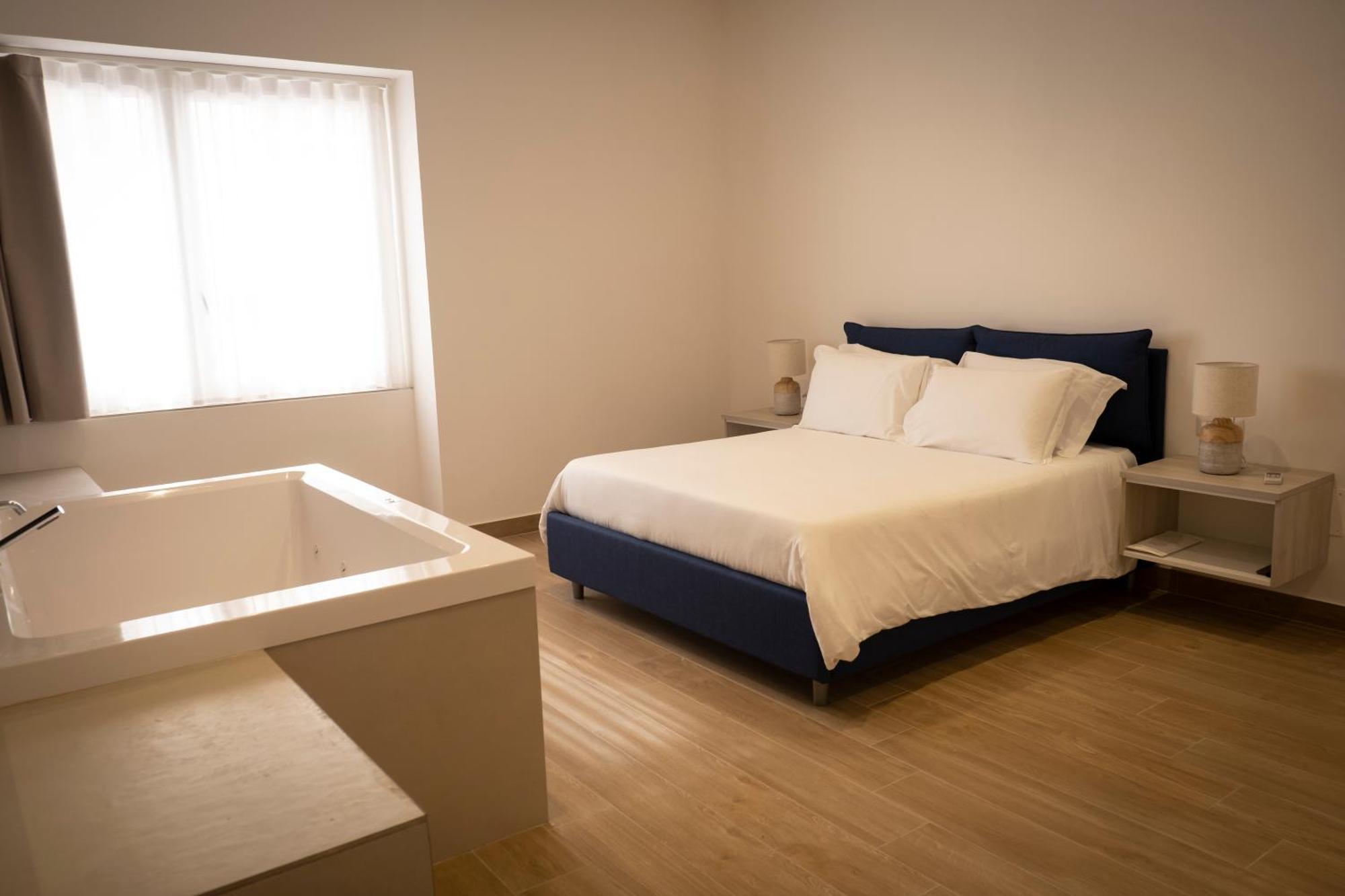 Monumental Luxury Rooms Caserta Exterior photo