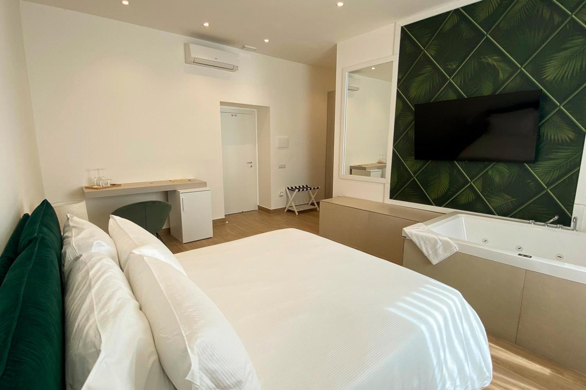Monumental Luxury Rooms Caserta Exterior photo