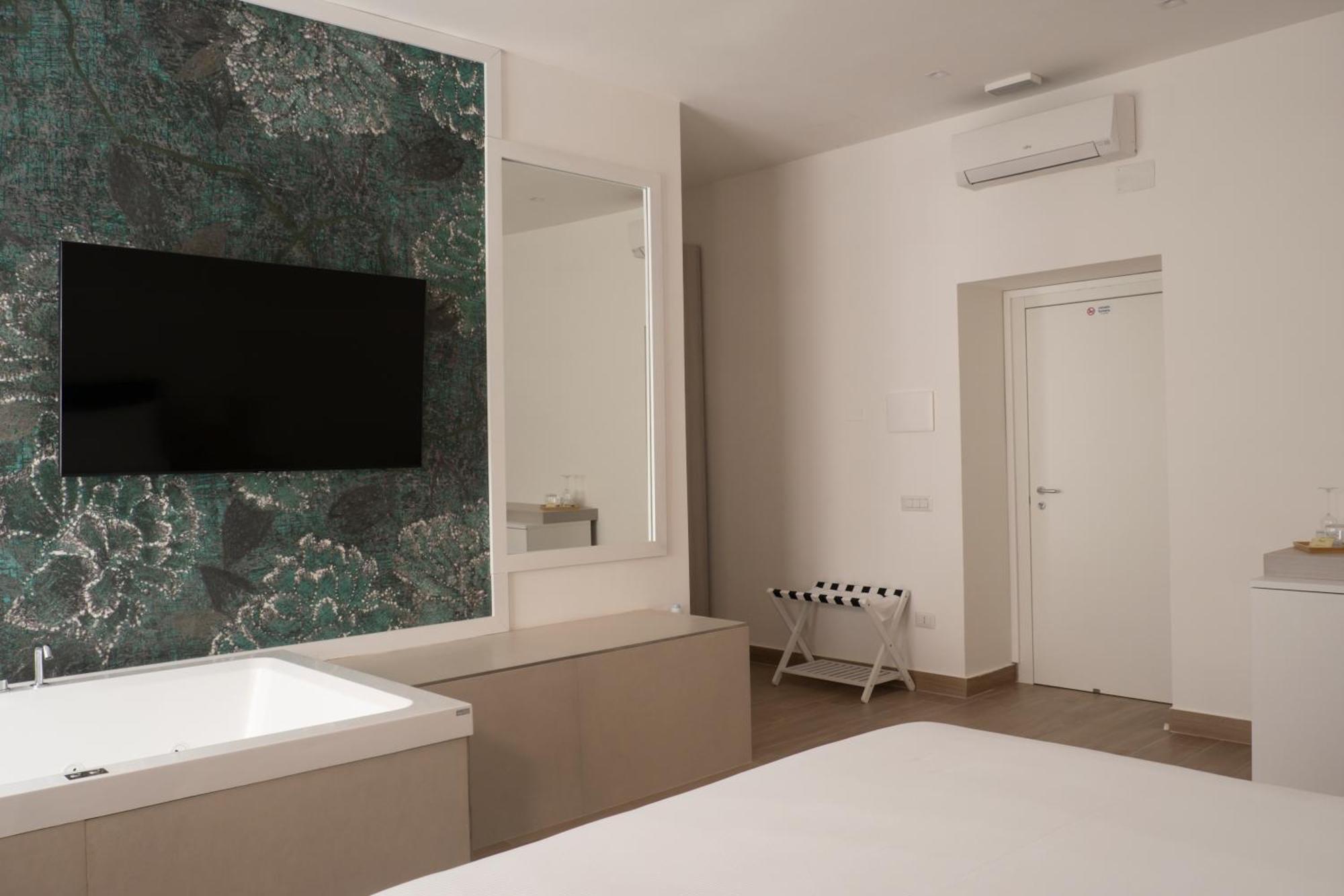 Monumental Luxury Rooms Caserta Exterior photo