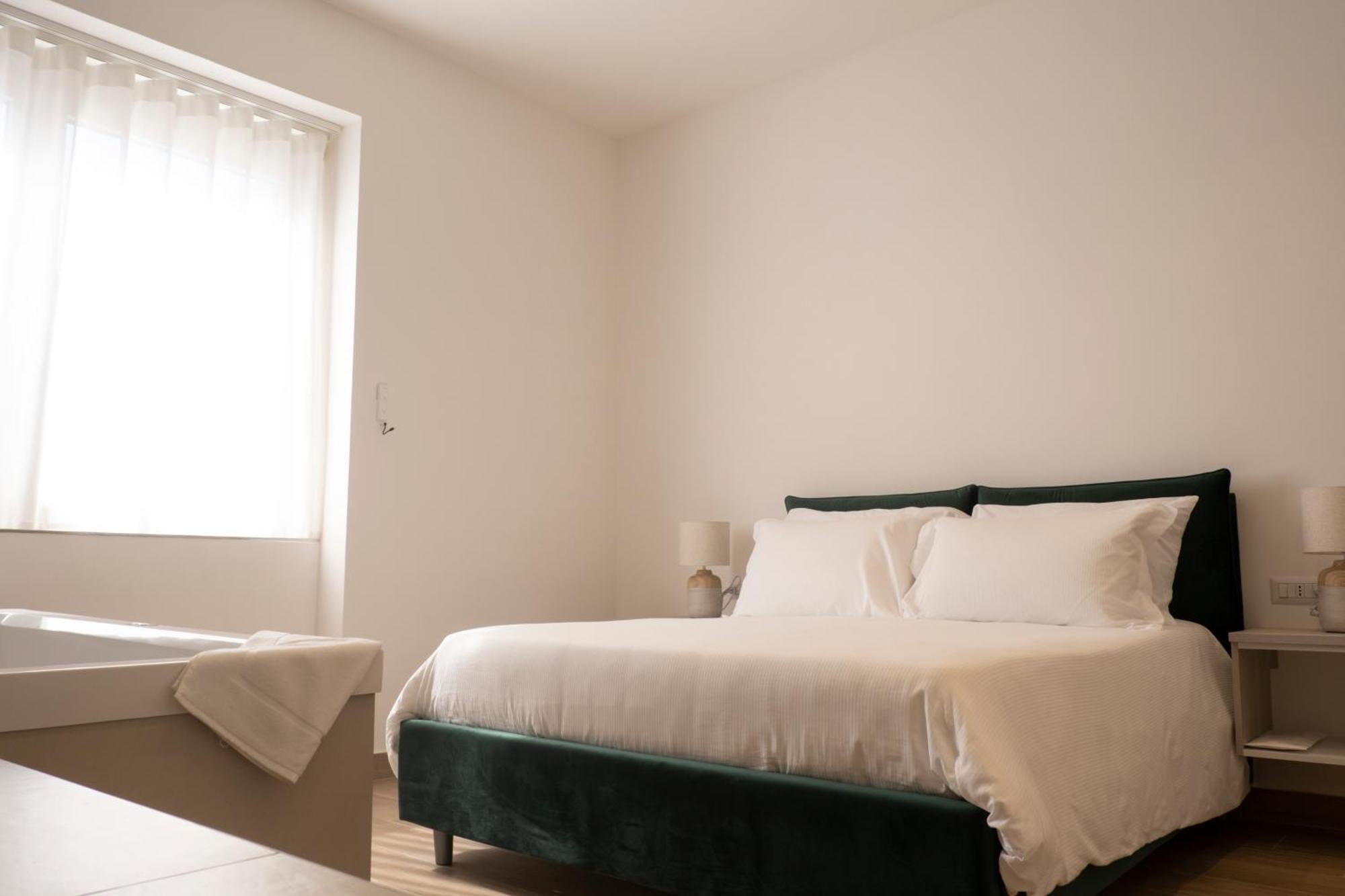 Monumental Luxury Rooms Caserta Exterior photo