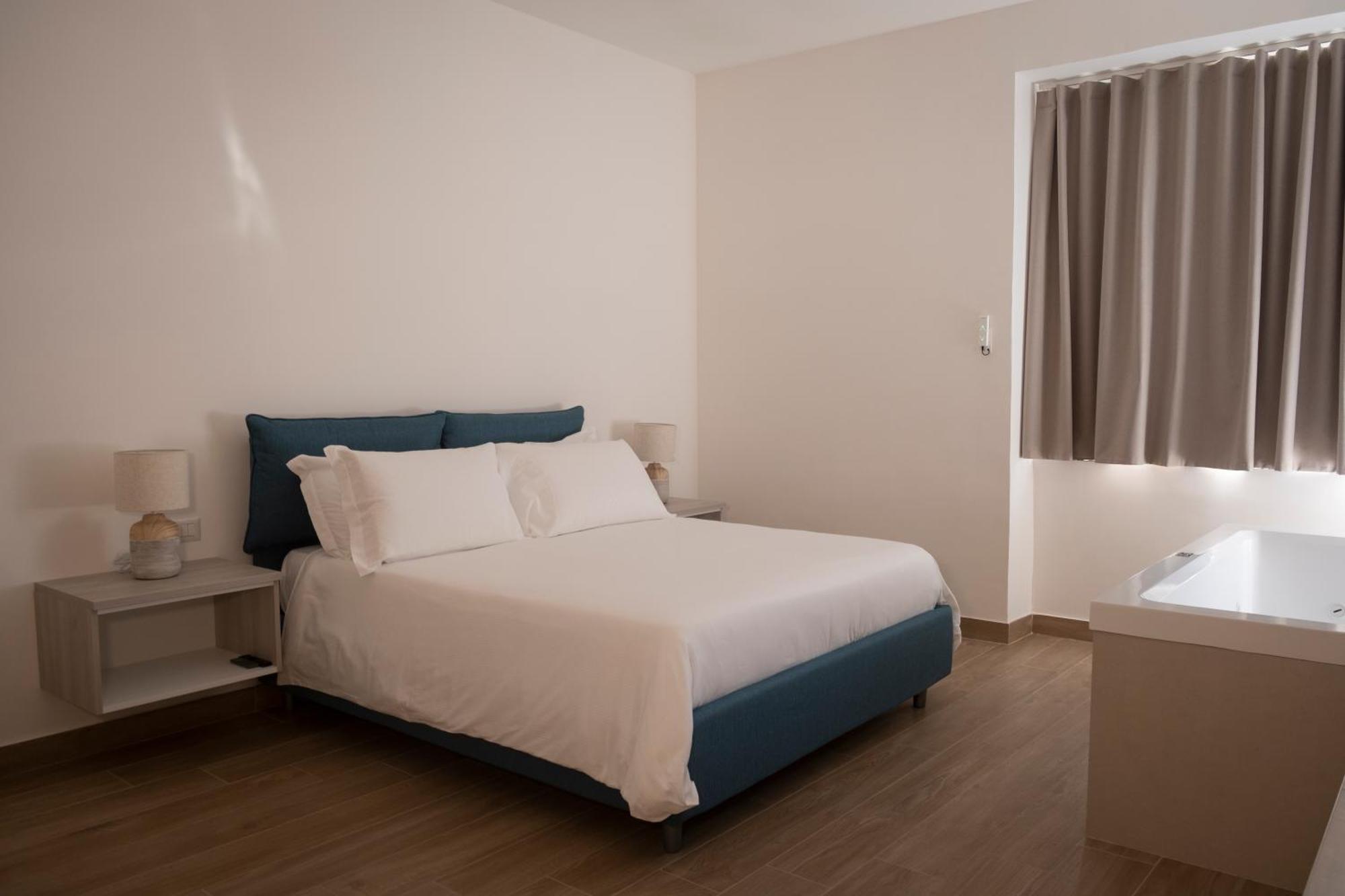 Monumental Luxury Rooms Caserta Exterior photo