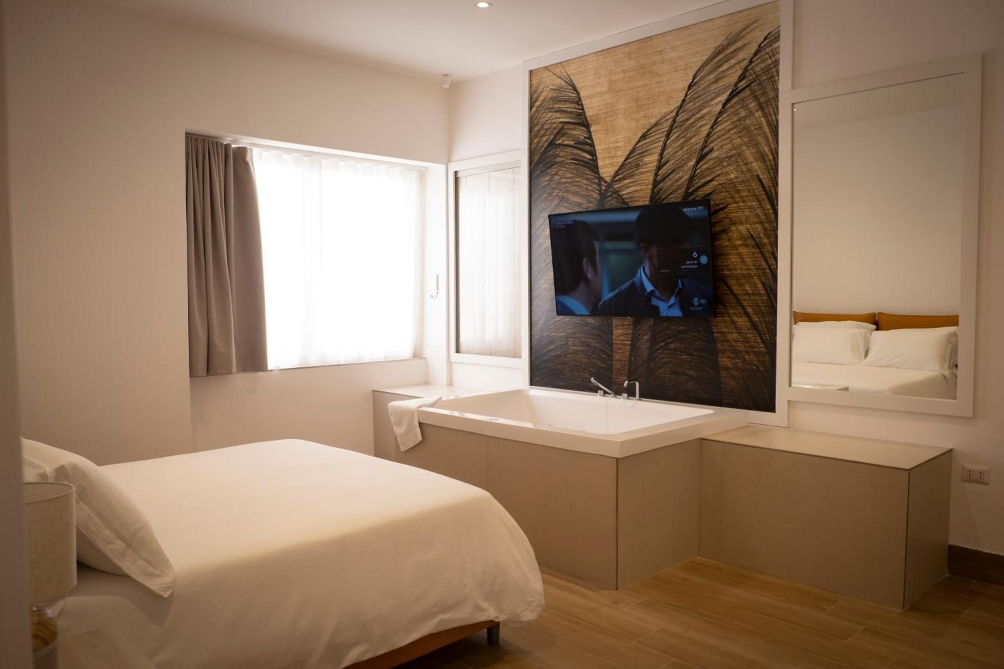 Monumental Luxury Rooms Caserta Exterior photo